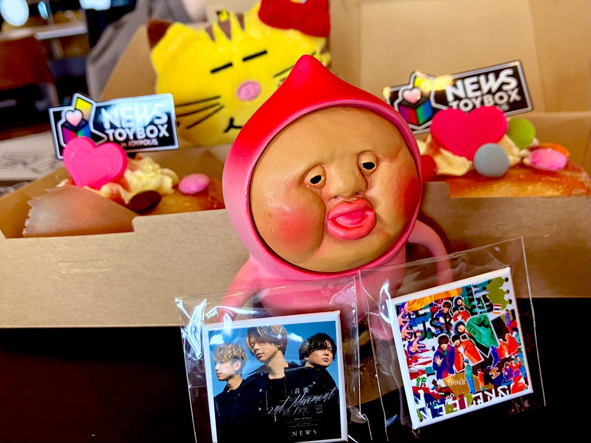 sk_sk_74's tweet photo. 2025/10/9
⁡
NEWS TOYBOX in JOYPOLIS
⁡
デジタルライブで皆んなが盛り上がっているのを上から眺めていたら、隣にいた外人さんがノリノリで「Woohoo‼︎ーーー🙋」って一緒に騒いでた🤣
⁡
コラボメニューも食べたよ🍩
NEWS色に染まったジョイポリスが幸せすぎた♡♡

#NEWSinJOYPOLIS https://t.co/QcKdeikI54