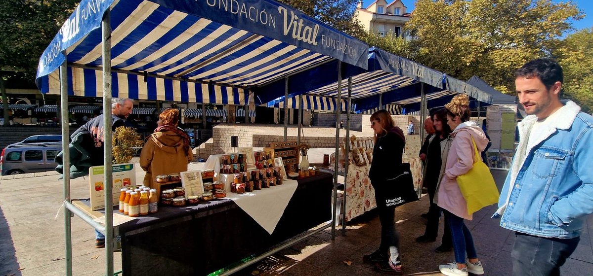 . <a href="/bionekazaritza/">Bionekazaritza Elkartea</a> antolatzen duen azokara hurbildu gara. 

Elikagai ekologikoak erosteko aukerarik onena.