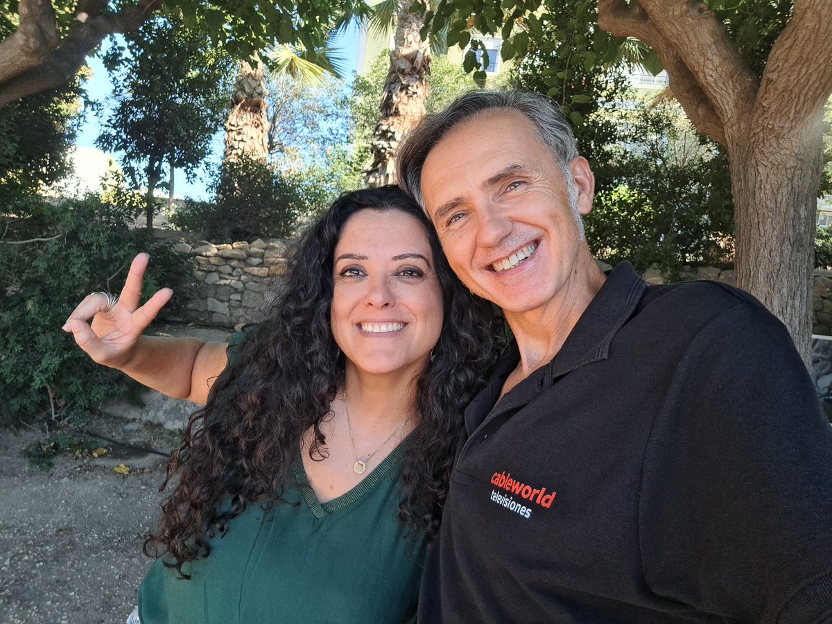 Joaquin_Cerdan's tweet photo. #UnraticoconJoaquín #Aspeysuscosicas #RaquelMartínezVicedo #Escultora #AspeTelevisión #cableworld #Aspe
⏰ Este lunes día 13 de octubre a las 19:30 y 22:30 horas en Aspe Televisión, Raquel Martínez Vicedo, desnudará su alma y nos confesará cosas muy interesantes y personales ❤️ https://t.co/TSSA3NvBk1
