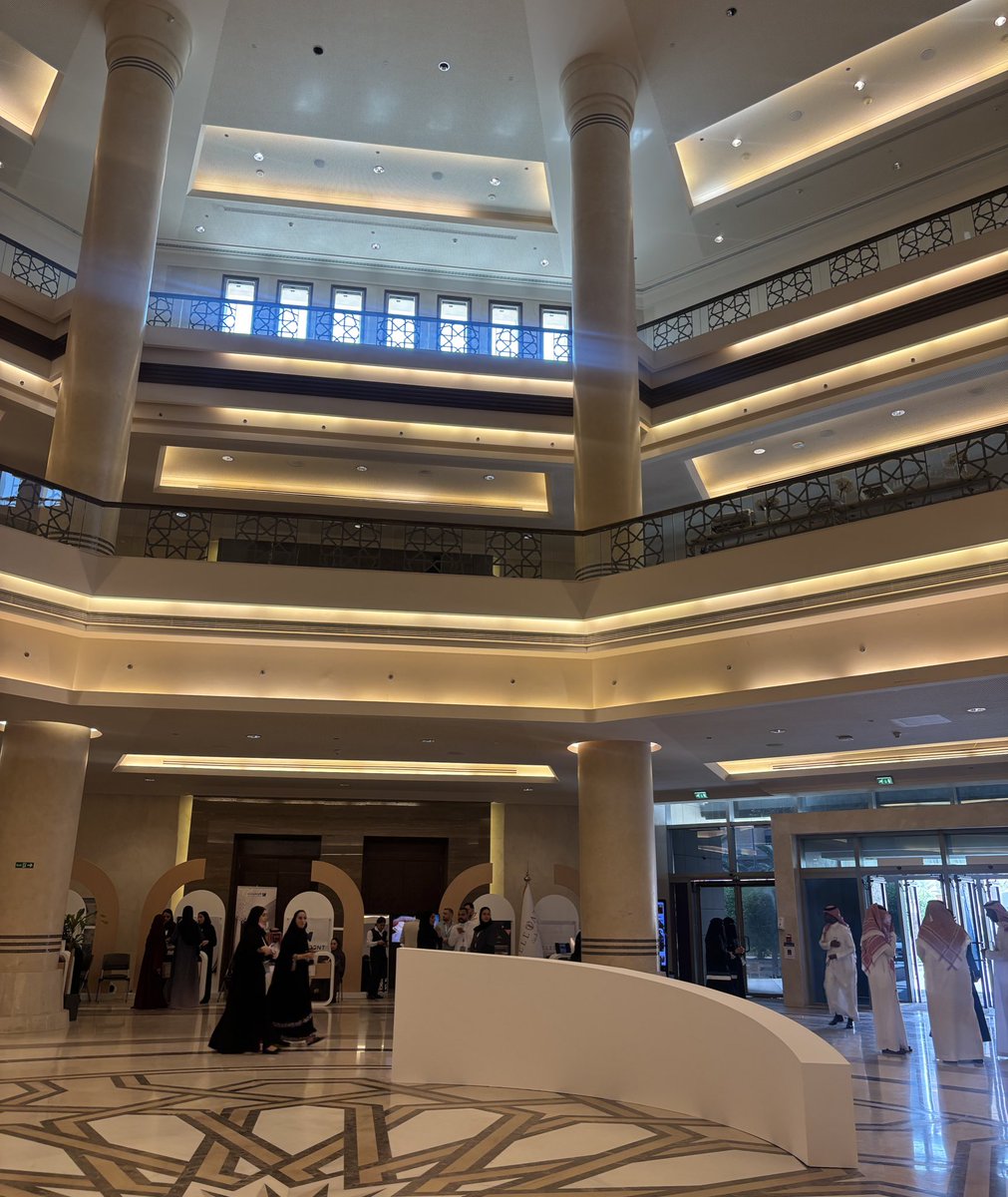babyyuniicorn's tweet image. #OpenToWork 🥺