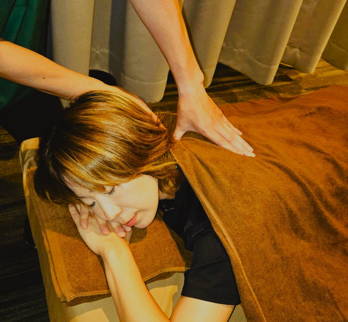 プロ野球クライマックスシリーズ始まりましたね！
そして!!!大学の野球部のトレーナー業をしている男性が本日出勤でございます！ 
今から2名様 ご案内可能となっております！
21時からは最大3名ご案内可能となっております！
#もみほぐし
 #スタッフ加入
 #首・肩
#プロ野球クライマックスシリーズ