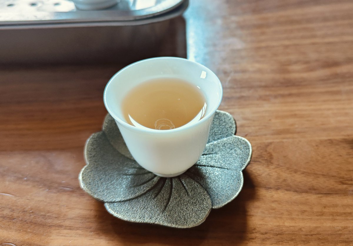 久しぶりに
涼しくなってきてお茶飲みたくなってきた
黄玖瑰(小梅茶荘)

 #茶好連