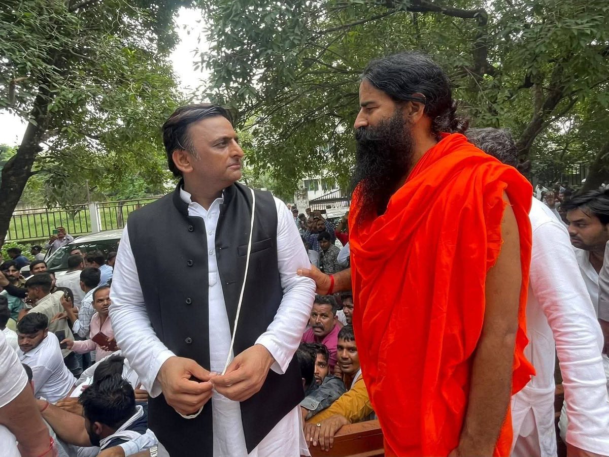 ocjain4's tweet image. एक और कोट पर जनेऊधारी!