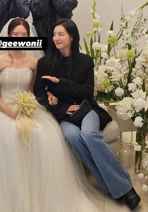 헐.. 하객 김지원 ㅁㅊ 너무예뻐!!! 🖤