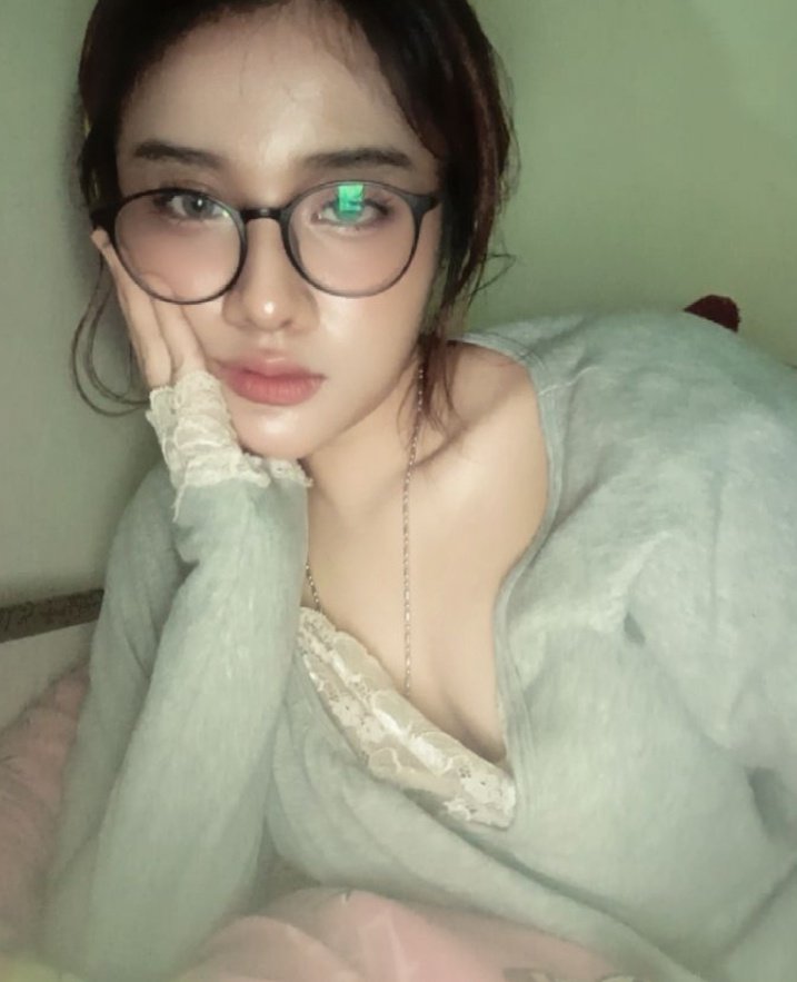 amonali biru tweet media