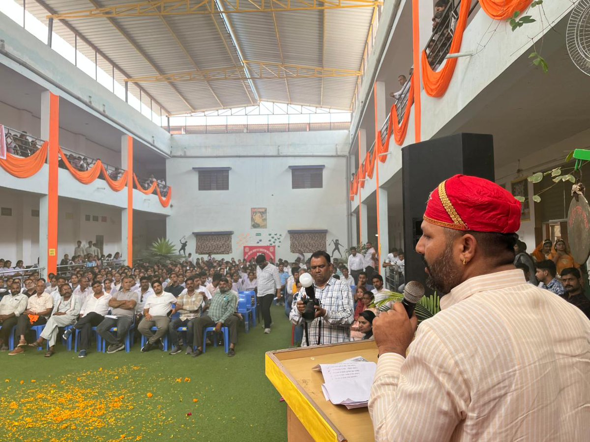 BJP4Rajasthan's tweet image. आत्मनिर्भर भारत अभियान &quot;हर घर स्वदेशी, घर-घर स्वदेशी&quot; सम्मेलन के तहत आज नाथद्वारा विधानसभा में आयोजित कार्यक्रम में मुख्य वक्ता के रूप में अभियान के सह संयोजक, राजस्थान सरकार में देवनारायण बोर्ड के अध्यक्ष एवं भाजपा प्रदेश महामंत्री श्री @ombhadanabjp सम्मिलित हुए।

इस अवसर पर…