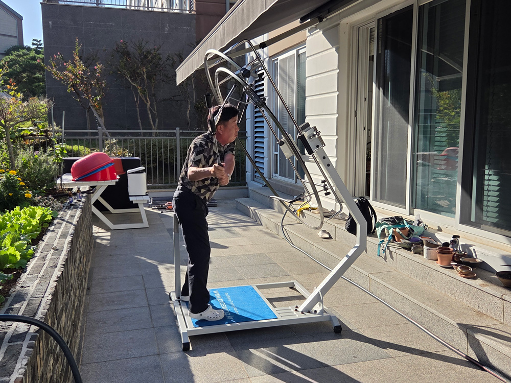 Proswing_Inc's tweet image. [ #프로스윙204 ] 테라스에서 수시로 #스윙궤도연습 #스윙자세교정

proswing.kr
제품문의:1899-6637
#골프연습머신 전문제조사: 프로스윙

#프로스윙연습기 #싱글골퍼연습기 #골프궤도교정용품 #골프연습기 #골프자세연습 #골프연습머신