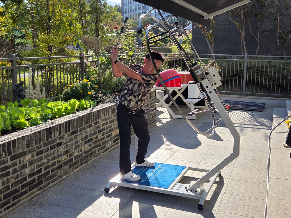 Proswing_Inc's tweet image. [ #프로스윙204 ] 테라스에서 수시로 #스윙궤도연습 #스윙자세교정

proswing.kr
제품문의:1899-6637
#골프연습머신 전문제조사: 프로스윙

#프로스윙연습기 #싱글골퍼연습기 #골프궤도교정용품 #골프연습기 #골프자세연습 #골프연습머신