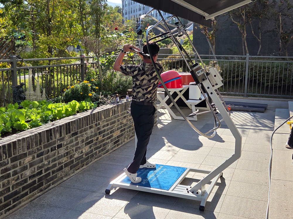 Proswing_Inc's tweet image. [ #프로스윙204 ] 테라스에서 수시로 #스윙궤도연습 #스윙자세교정

proswing.kr
제품문의:1899-6637
#골프연습머신 전문제조사: 프로스윙

#프로스윙연습기 #싱글골퍼연습기 #골프궤도교정용품 #골프연습기 #골프자세연습 #골프연습머신