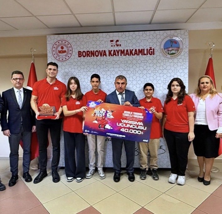 Kıvanç Barlas 🇹🇷 (@kvancbarlas) on Twitter photo Bornova Doğa Koleji Müdürü Buket Üçkardeş ve Teknofest yarışmasında Türkiye 3.olan BioMechanics takımımızla Bornova Kaymakamı Muzaffer Şahiner’i makamında ziyaret ettik. Teknofest’te olan başarı ve öğrencilerimizin yeni hedefleri üzerine paylaşımlarda bulunduk.<a href="/DogaOkullari/">Doğa Koleji</a> Bornova Doğa Koleji Müdürü Buket Üçkardeş ve Teknofest yarışmasında Türkiye 3.olan BioMechanics takımımızla Bornova Kaymakamı Muzaffer Şahiner’i makamında ziyaret ettik. Teknofest’te olan başarı ve öğrencilerimizin yeni hedefleri üzerine paylaşımlarda bulunduk.<a href="/DogaOkullari/">Doğa Koleji</a>