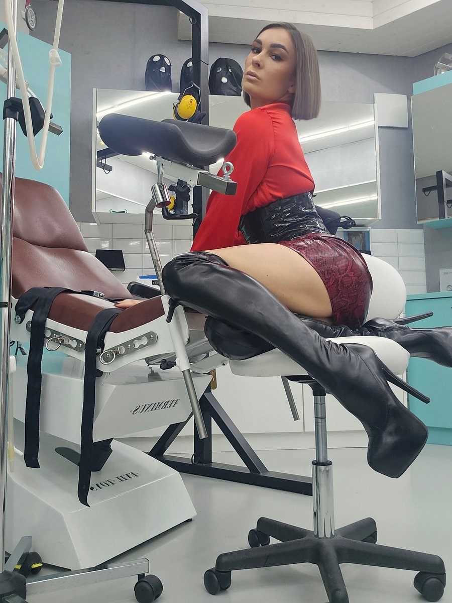 diana_elegance's tweet photo. Wo Eleganz auf Hingabe trifft: Erlebe mit Diana Elegance ein Wochenende voller intensiver BDSM-Momente im BDSM Palace. Unvergesslich. 🖤 #BDSM #LuxuryExperience
@BHeimat @ChResidenz 
Termin vereinbaren ☎️unter: Residenz Hekate CH Zentrale  +41 44 994 7086
Handy Team CH +41 76 712 8820 (gerne auch WhatsApp)