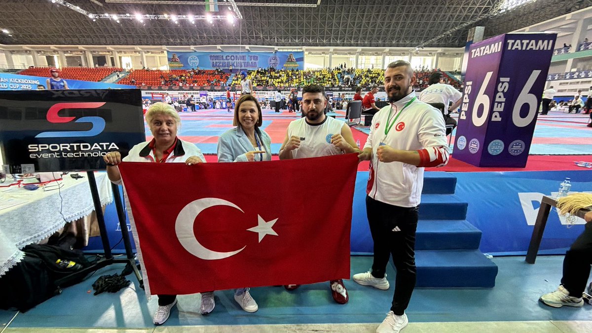 Özbekistan Taşkent’de devam eden Kick Boks Dünya Kupasında Milli Sporcumuz Enes Gezer +94 Erkek Kick Light Branşında 🥇Altın Madalya kazanarak Dünya Kupası Şampiyonu olmuştur. Sporcumuzu tebrik ediyorum.

<a href="/OA_BAK/">Dr. Osman Aşkın Bak</a> <a href="/hamzayerlikaya/">Hamza Yerlikaya 🇹🇷</a> <a href="/gencliksporbak/">Gençlik ve Spor Bakanlığı 🇹🇷</a> <a href="/TC_Disisleri/">T.C. Dışişleri Bakanlığı</a> <a href="/GSBsporgm/">Spor Hizmetleri Genel Müdürlüğü</a>