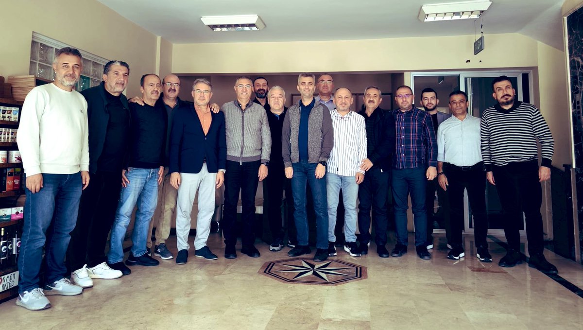 salihkoca06's tweet image. Rutin olarak gerçekleştirdiğimiz ve  bir dönem beraber çalıştığımız, halen çeşitli görevlerde olan Ak Parti Milletvekilleri Danışmanları ve @siydad üyeleri ile birlikte olduk. 

Gündemi konuştuk ve değerlendirdik.

Dostluğumuz daim olsun…

@Akparti 

#açıkvenet