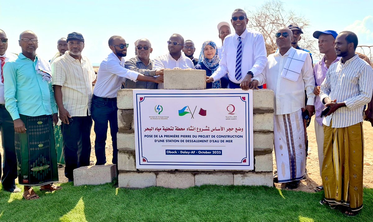 Ghada_Ezedin's tweet image. A new step toward #sustainablity.
The foundation stone has been laid for a #desalination plant project in DalayAf, implemented in #partnership with @djib_mern and the Governor of #Obock.
This strategic initiative aims to enhance #watersecurity &amp;amp; provide safe access to #CleanWater
