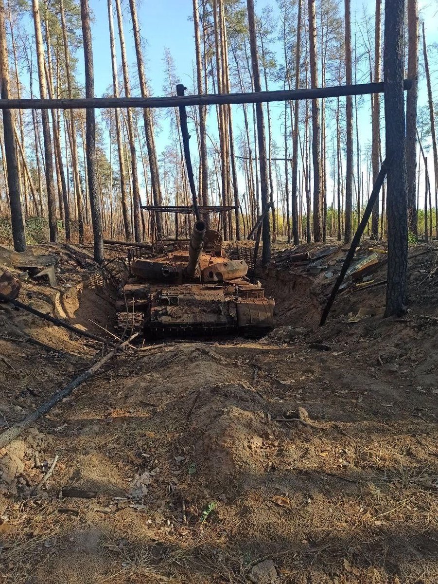 NSTRIKE1231's tweet image. ✅ In Luhansk region, another Russian T-62M tank was destroyed — the footage was recorded by the occupying forces themselves.