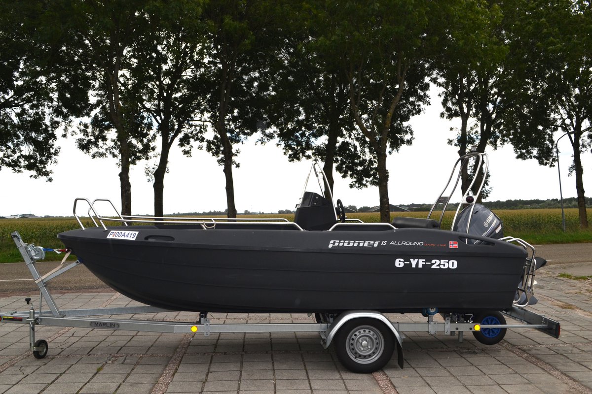 ReindersBoten's tweet image. Deze #consoleboot is natuurlijk voor heel veel doeleinden geschikt, mee op vakantie om te varen op de prachtige meren van Denemarken is daar zeker één van. Afgeleverd #Pioner 15 #Allround afgebouwd met een #Yamaha F30, staande op een #Marlin trailer.
#occasions #Beerta #heveador