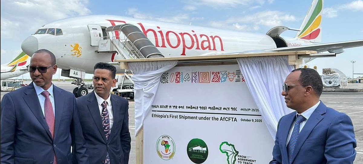 FelastoryMedia's tweet image. 🇪🇹 Ethiopia Ships First AfCFTA Goods #IntraTrade
This week, Ethiopia dispatched its first export shipment under the African Continental Free Trade Area (AfCFTA), sending agricultural goods like meat and fruit to neighboring countries such as Kenya, Somalia, and South Africa. The