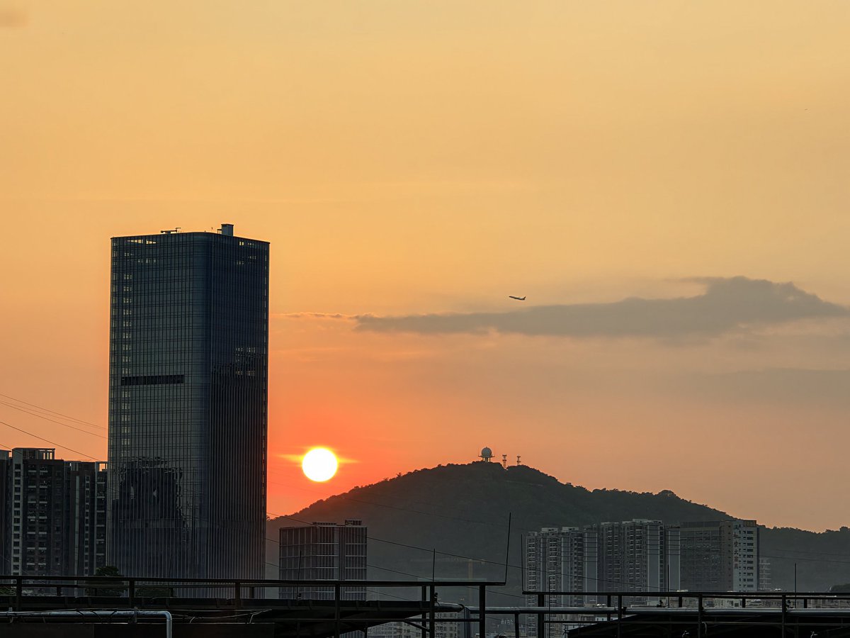 FrancisRealme's tweet image. the sunset from realme x RICOH GR