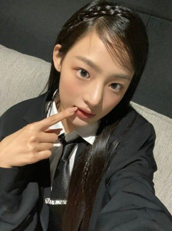 soft_egg_0507's tweet photo. 킴민지 🩰🩰
#민지 #Minii #ミンジ https://t.co/ojDGIzZwNk
