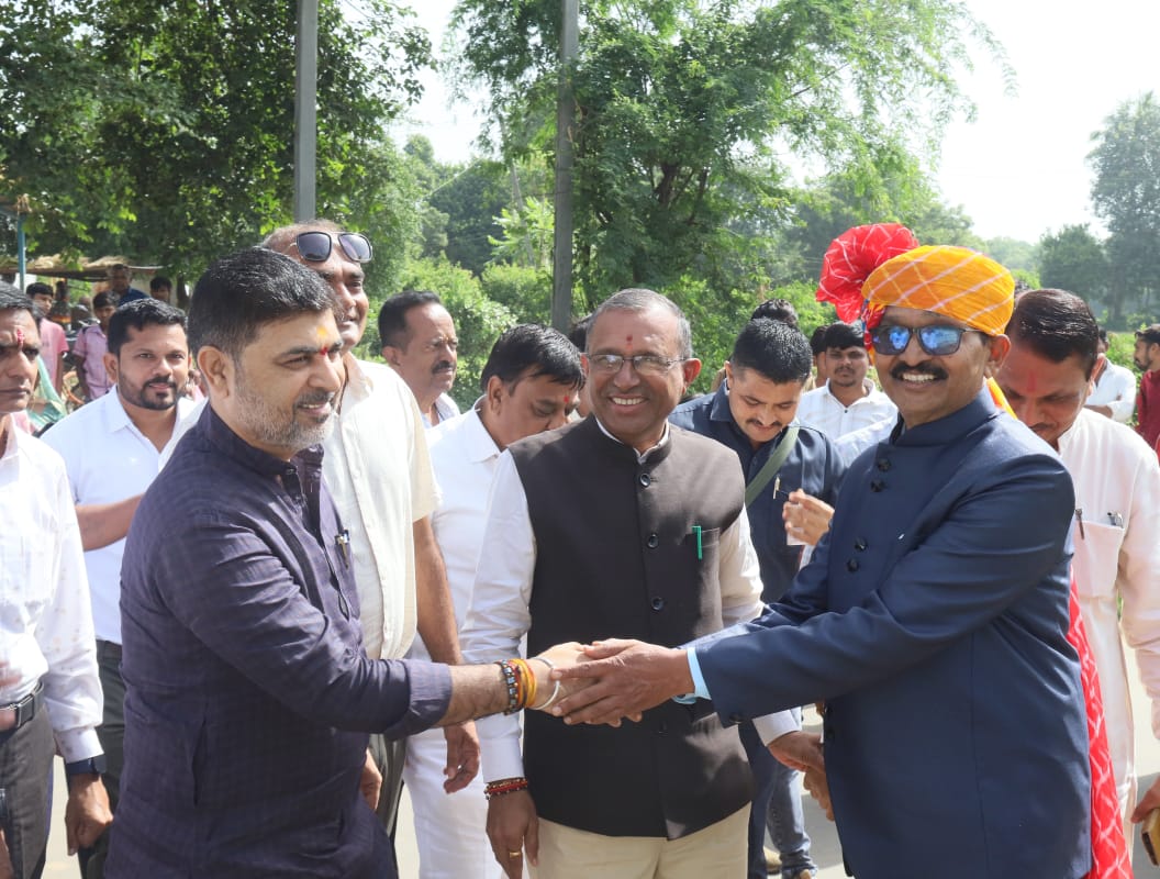 infokhedagog's tweet image. આદર્શ શિક્ષણસેવાનું ગૌરવમય સન્માન!
નાયબ મુખ્ય દંડક શ્રી રમણભાઈ સાહેબની વિશેષ ઉપસ્થિતિમાં ઉન્દ્રા શાળાના આચાર્યશ્રી બુધાભાઈ પરમારના નિવૃત્તિ સન્માન સમારંભમાં શિક્ષણ પ્રત્યેની ૩૯ વર્ષની નિષ્કલંક સેવા અને સમર્પણને મળ્યો ભાવભર્યો આદર.
#EducationExcellence #TeacherTribute…