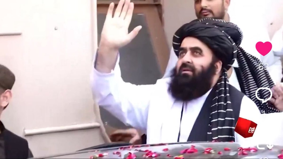afghan_37's tweet image. #الهند استقبلت وزيرَ خارجيتنا بالورود، بينما قصفت #باكستان عاصمتَنا بالصواريخ.

شعوب المنطقة بحاجة للحوار لا الحروب…
كفى حماقاتٍ عسكرية!