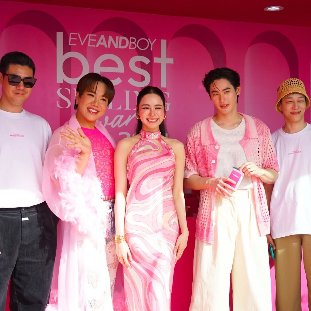 KaoNoppakaoTH's tweet image. ทะเลที่ว่าร้อน ยังไม่เท่าความฮอตของแฟนๆ ที่มารวมตัวกันแน่นที่งาน EVEANDBOY Beauty Beach Club กับการฉลองเปิดสาขาใหม่ ที่จังซีลอน จ.ภูเก็ต

ฟินทะลุคลื่น! บรรยากาศสุดสดใสจากงานริมทะเล 🌊
Joji x LemonMe Let’s Fin In EVEANDBOY ทั้งสนุก ทั้งอบอุ่น ได้ฟินใกล้ชิด กับ 3 พรีเซนเตอร์สุดฮอต…