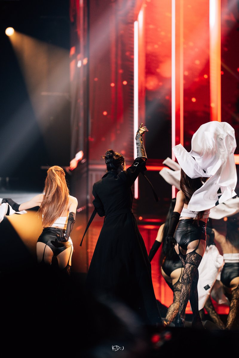 KonD___'s tweet image. 🎤🌻🖤

HAPPY BIRTHDAY PERAYA
#FayeGentleBadGirlParty 
#FayePeraya