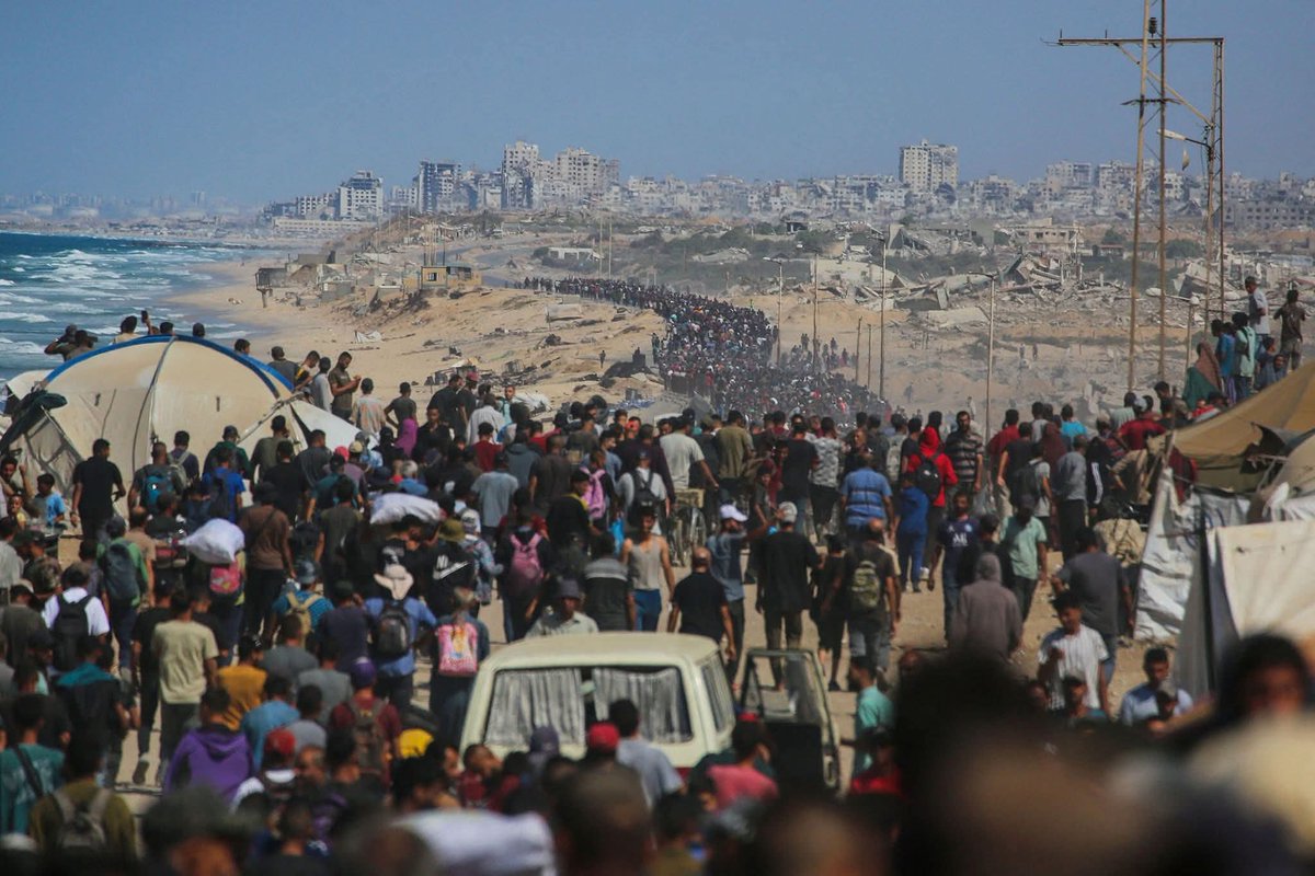 developingpak's tweet image. People are returning home at Ga&apos;za

الناس يعودون إلى منازلهم في غزة 

#Gaza #Palestine 🇵🇸