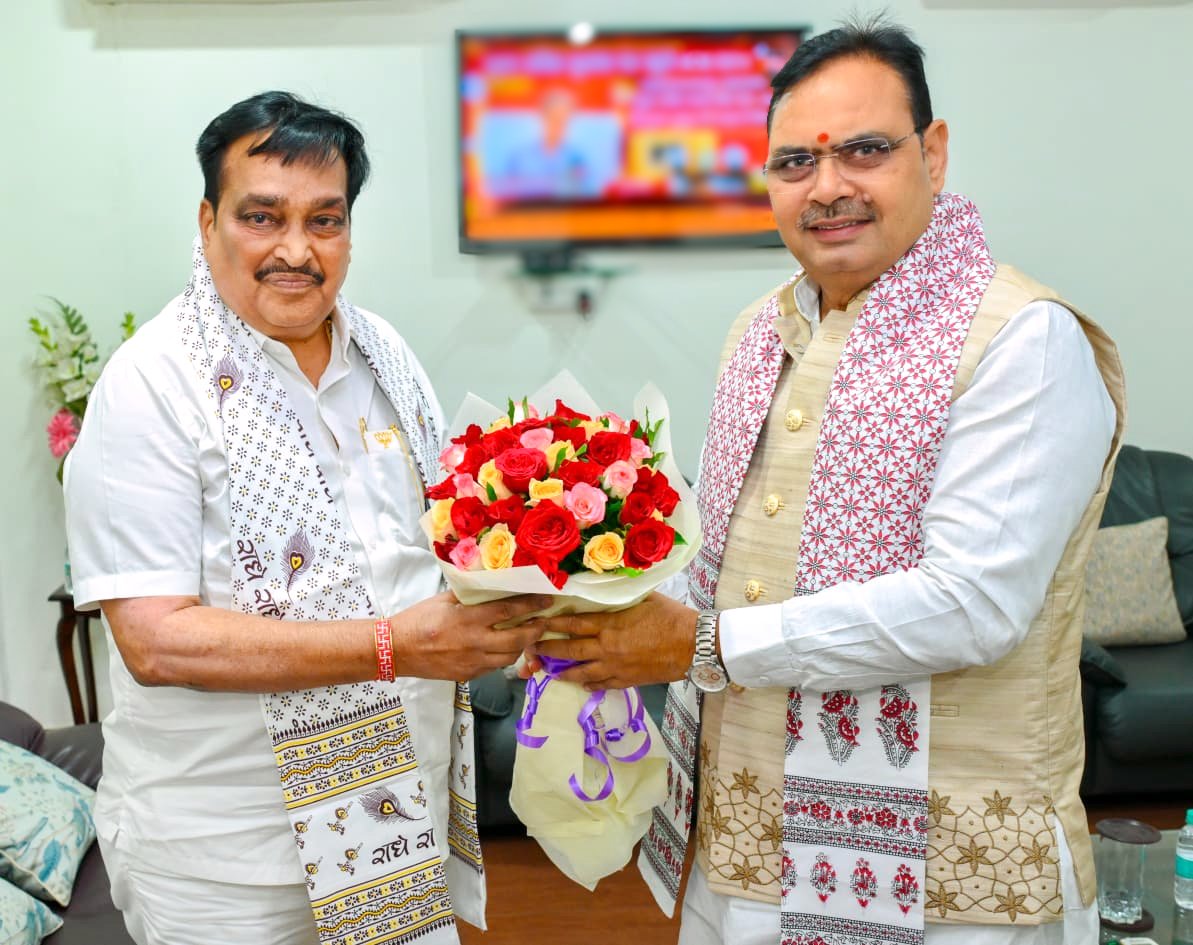 BhajanlalBjp's tweet image. जयपुर एयरपोर्ट पर माननीय केंद्रीय जल शक्ति मंत्री श्री सी. आर. पाटिल जी का स्वागत कर उनसे स्नेहपूर्ण भेंट की।
@CRPaatil
