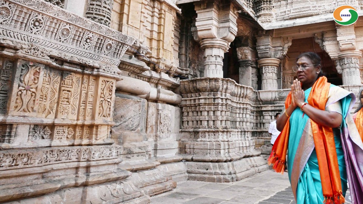 PBSHABD's tweet image. President #DroupadiMurmu is on a three-day visit to Gujarat. 

Today on the second day of her visit, the President held Darshan at #DwarkadhishTemple and offered prayers for the well-being and prosperity of all.

Find clean feed, copyright-free content exclusively on #PBSHABD.…