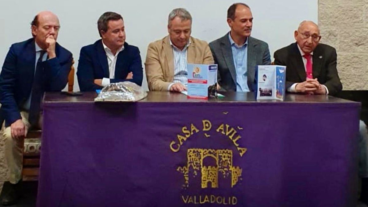 La Casa de #Ávila en #Valladolid celebra su XVII Semana Cultural, que anoche se encargó de inaugurar y pregonar el vicepresidente primero, <a href="/JesusSolosancho/">Jesús Martín García</a>.

El vínculo estrecho y fuerte entre dos tierras hermanas que son alma de #Castilla.

#HaciendoProvincia