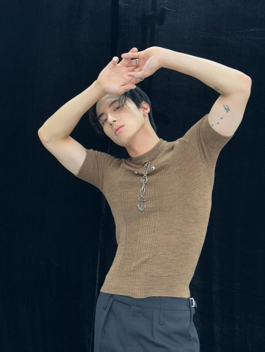 deobimom's tweet image. #ERIC #에릭 IG 🦄📸 

3/3 🤟 damn right