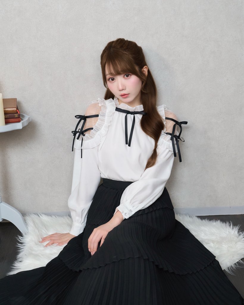 rosemuse shoulder frills blouse ブラウス shoulder frills blouse – BUNNY APARTMENT