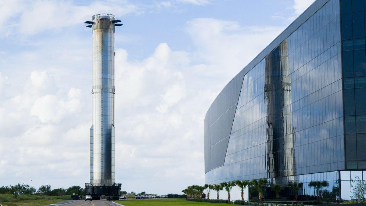 canaltech's tweet image. SpaceX prepara o lançamento do voo 11 da Starship que acontece na segunda (13) canaltech.com.br/espaco/spacex-…