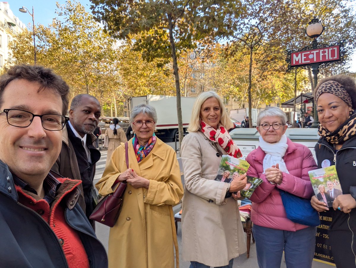 #Paris16 Ce matin sur le marché d'Auteuil pour vous présenter la candidature d’<a href="/egregoire/">Emmanuel Grégoire</a> et de Geneviève. Échanges des plus instructifs pour construire notre programme #gregoire2026