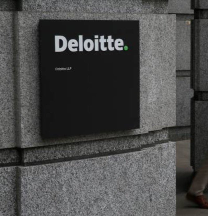 Awsffcs's tweet image. 📍فضيحة تهز عالم الاستشارات: #Deloitte تقع في خطأ كبير بسبب #الذكاء_الاصطناعي!

قدّمت شركة الاستشارات العالمية Deloitte تقريرًا للحكومة الأسترالية بقيمة 290 ألف دولار حول مكافحة تزوير المساعدات الاجتماعية، لكن المفاجأة كانت أن التقرير احتوى على أخطاء جسيمة ناتجة عن استخدام غير…