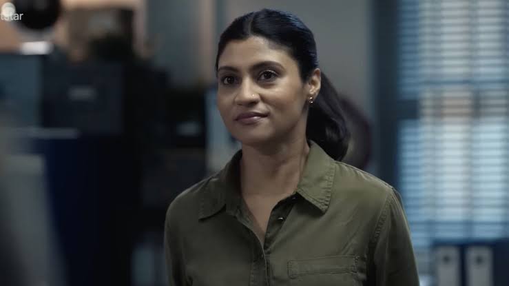 SAMTHEBESTEST_'s tweet image. The Search for a Perfect Murder Case Ends here!

#SearchTheNainaMurderCase is a gripping whodunit led by a powerhouse performance from Konkona Sen Sharma.

With its taut storytelling, atmospheric tension, and layered characters, it keeps you on edge.

A slow-burn crime thriller…