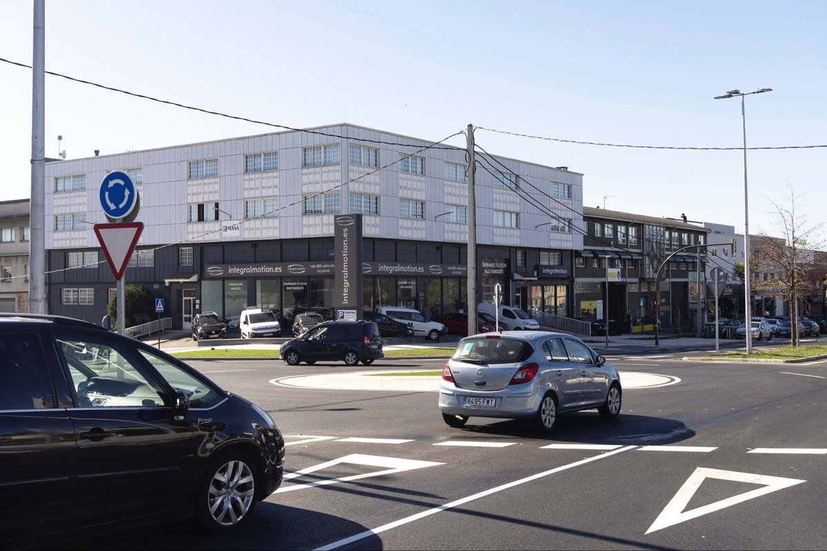 ✅ Aberta ao tráfico a nova rotonda entre a avenida de Fisterra e a rúa Gutemberg, construída para mellorar a mobilidade entre A Silva, O Ventorrillo e Agrela.

ℹ️ Toda a información: i.gal/7T6TY
