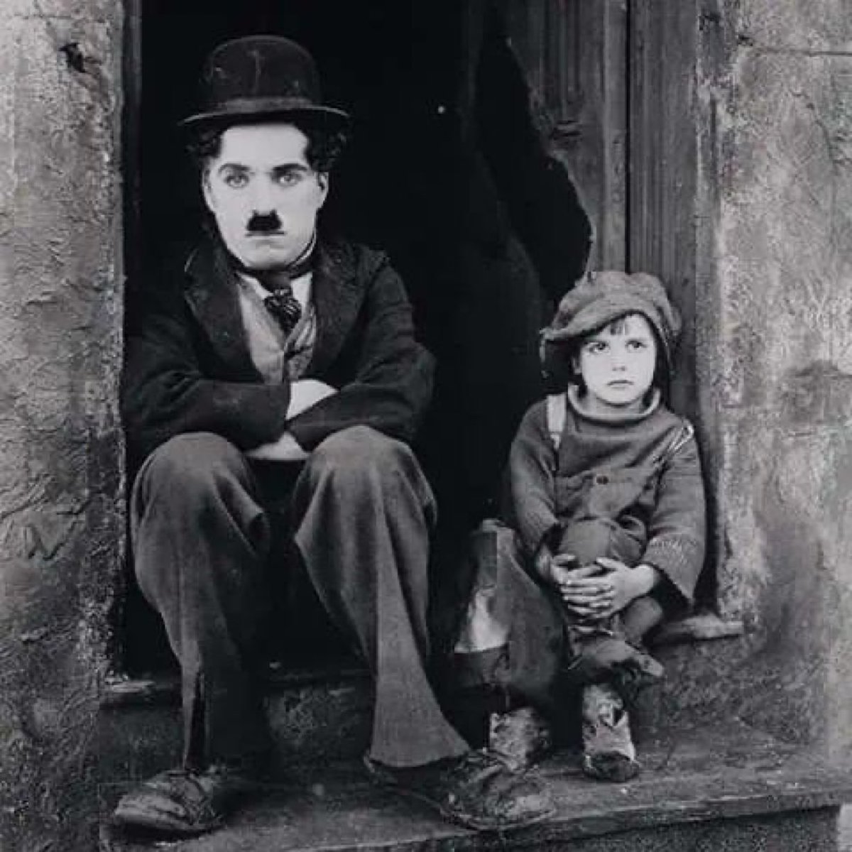 'İnsanlar rahat bıraksa, hayat harika olabilirdi.' 

Charlie Chaplin