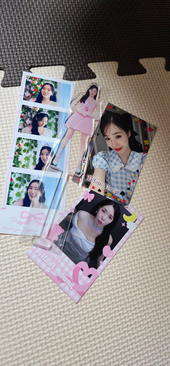 _tiffany_y's tweet photo. #Keeps_blooming_Tiffany
#8월에피어난_아름다운_티파니에게
@project_T801JP

可愛えぇティファニーさん届きました🥰
発案して計画立てて準備して実行まで本当に大変だったと思いますが、ティファニーさんが喜んでくれたから大大大成功に終わって良かったです。
中の人ありがとう❤🫶
(アクスタ立てる為に刺す所の部品欠品してんのかな？これで正解なのかなw)