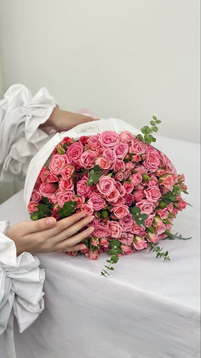 دخترای قشنگم ،روزتون مبارک
امیدوارم همتون یکی یک دونه ازینا بدستتون رسیده باشه🌝حالا اینم نبود کادو که گرفتید دیگه نه؟