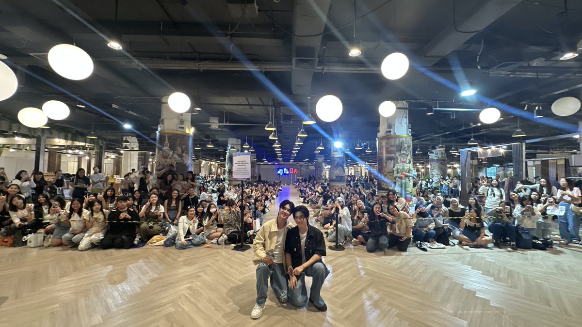 GmmtvShop's tweet image. ลูค - มิค ดีใจมากๆ เลยที่ได้มาเจอทุกคน ขอบคุณทุกกำลังใจที่ให้กันน้า แล้วเรามาเจอกันใหม่คราวหน้านะ

@lukepeemsan @mickmetas

#GMMTVFANIVALxLukeMick 
#GMMTV