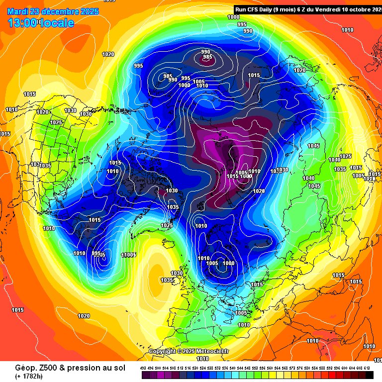 MATTYWOLVES3's tweet image. Long range forecasting is a nightmare folks, and it’s just a bit of fun and speculation at this stage! These charts for Xmas so close to delivering cold and snow for the big day, just nudge those heights a little further West, North West and the cold sitting right across the…