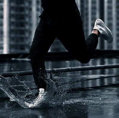 С самого утра куда-то бегу, а зачем не знаю. Такое ощущение будто мне больше всех это всё нужно