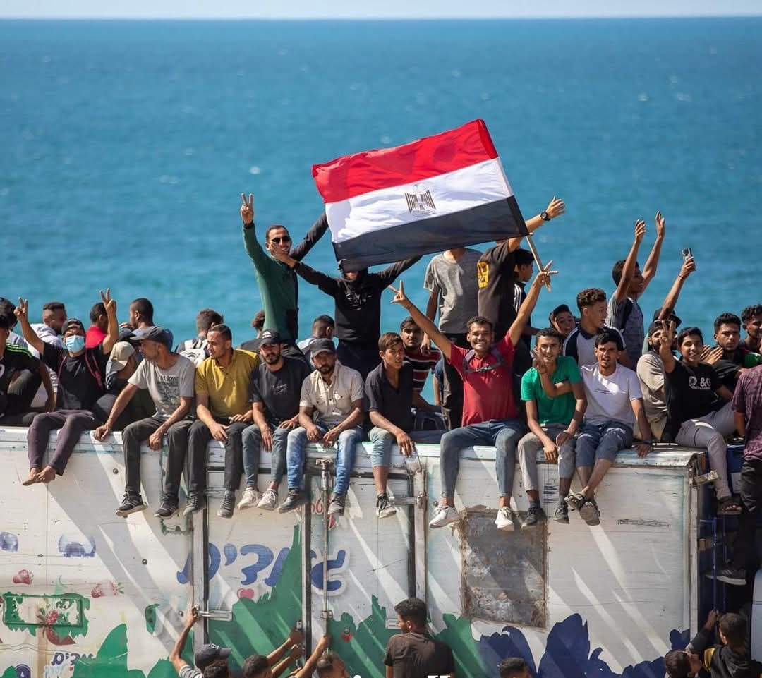 engazatmasr2020's tweet image. علم مصر يرفرف في غزة في ثاني أيام وقف الحرب 🇪🇬