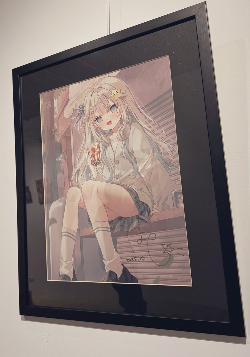 poshi_u3's tweet image. 今日は個展の会場に行って色紙を飾ってもらったりサインを入れたりしました🥳
会場ゆったりしててBGMも流れてて素敵だった！明日のサイン会来てくれる方もよろしくね🙋‍♀️✨
