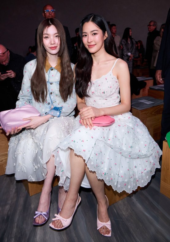 TheePopCore's tweet image. Orm Kornnaphat and Lingling Kwong were the Top celebrities during Paris Fashion Week, based on EMV (via Lefty x Karla Otto).