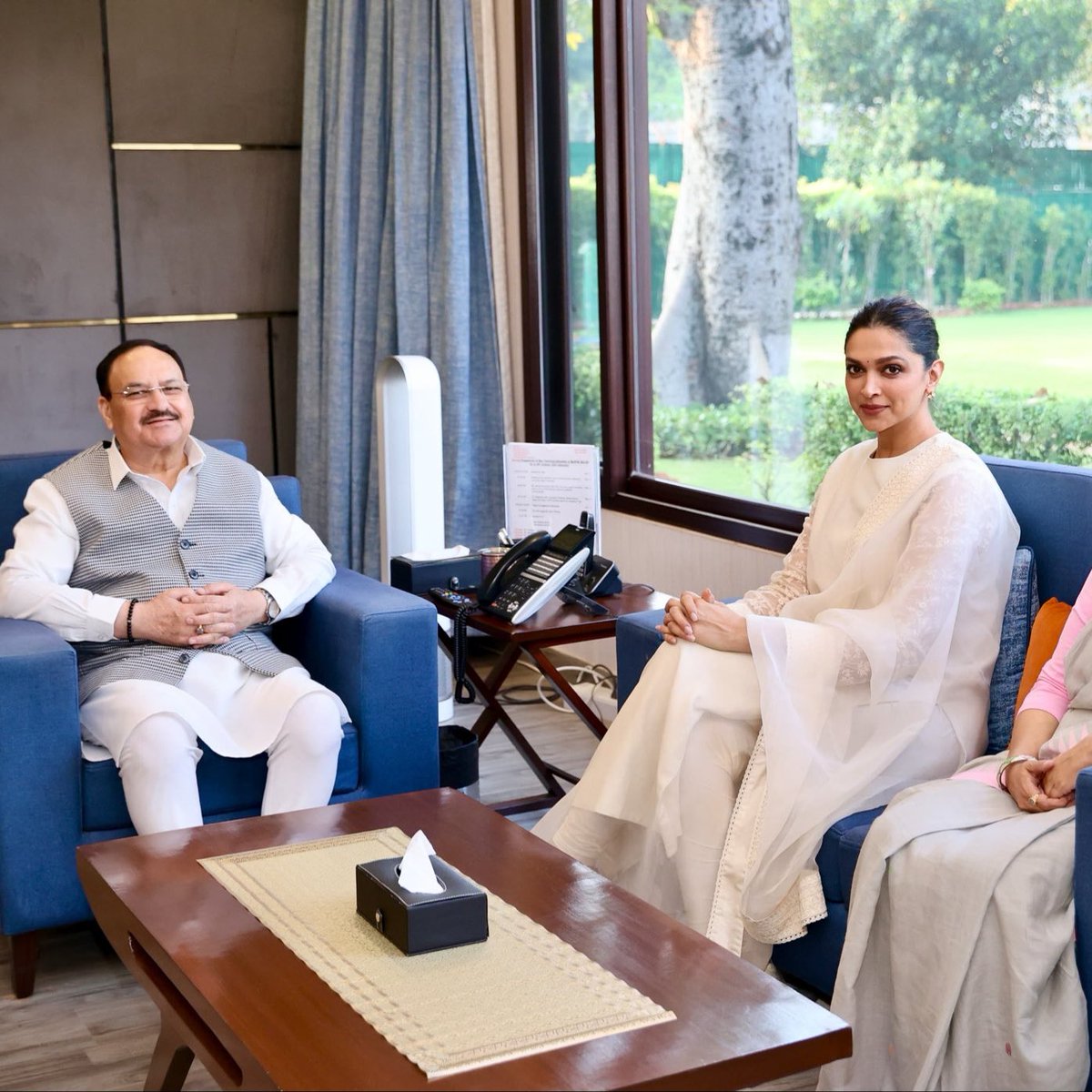 Incognito_qfs's tweet image. If Deepika Padukone can be made India&apos;s first ever mental health ambassador then a random guy who eats Guthka and spits on roads should be made India&apos;s Cleanliness Ambassador.

I also feel BJP has lost touch with ground realities. BJP voter remembers what Deepika Padukone did in…