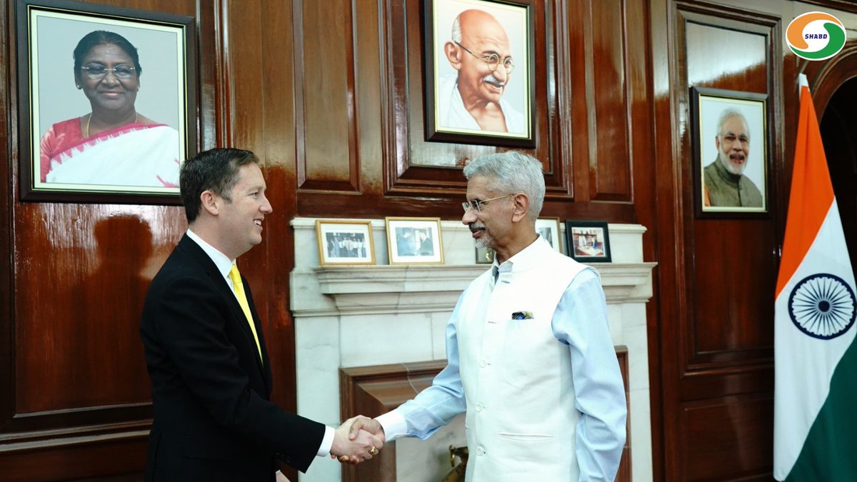 PBSHABD's tweet image. External Affairs Minister @DrSJaishankar today met Ambassador-designate #SergioGor of the US today in #NewDelhi.

The two leaders discussed the India-US relationship and its global significance. 

Find clean feed, copyright-free content exclusively on #PBSHABD. Register now at…
