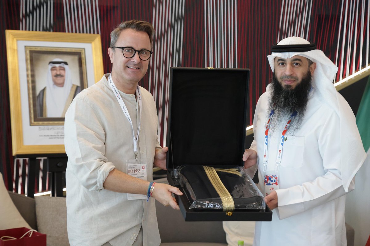 KuwaitExpo2025's tweet photo. قام نائب ولي عهد ولاية قدح – ما��يزيا صاحب السمو الملكي تونكو ماهكوتا قدح وحرمه بزيارة جناح دولة الكويت في إكسبو 2025 أوساكا.

كما زار نائب رئيس وزراء دوقية لوكسمبورغ الكبرى كزافيه بيتيل الجناح .

وكان في استقبالهما سعادة المفوض العام لدولة الكويت سالم الوطيان.

#Osaka_2025
#Kuwait_Pavilion
#Visionary_Lighthouse
#Japan_Expo_2025
#Expo2025